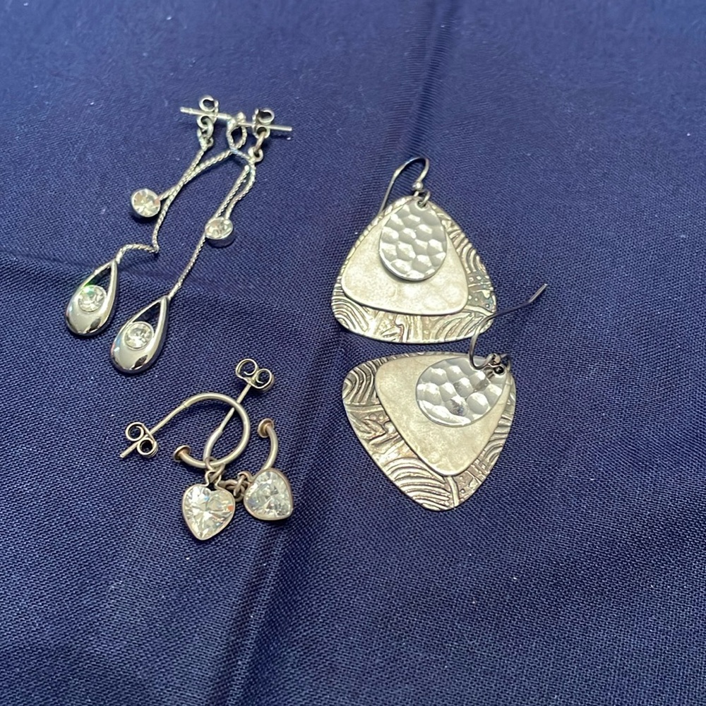 Silver earrings dangling and simple short hanging crystal set